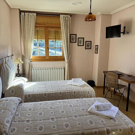 Hotel Pico Espiguete Alba De Los Cardanos Luaran gambar