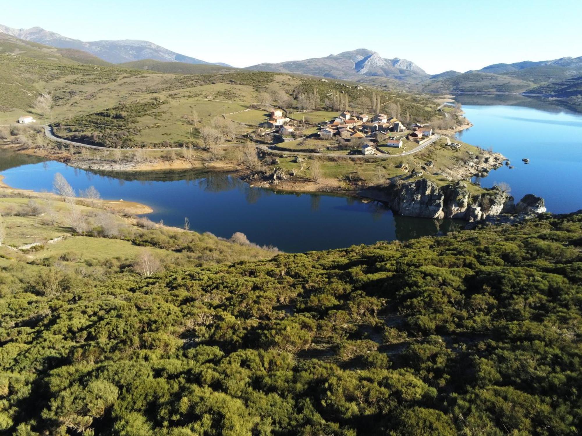 Hotel Pico Espiguete Alba De Los Cardanos Luaran gambar