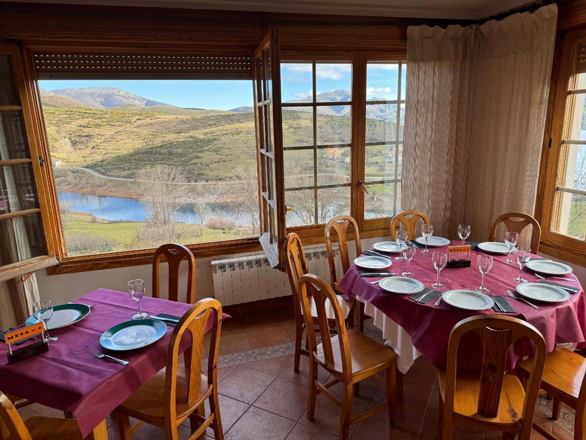 Hotel Pico Espiguete Alba De Los Cardanos Luaran gambar