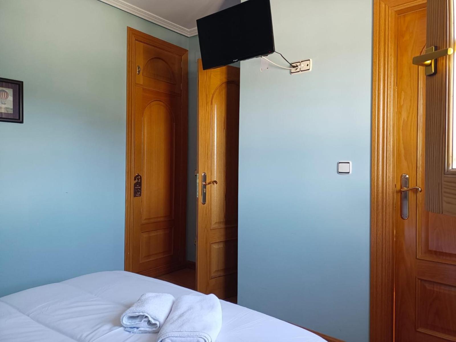 Hotel Pico Espiguete Alba De Los Cardanos Luaran gambar
